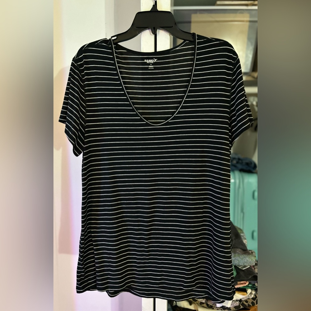 Xl old navy scoop neck black & white stripe athletic shirt